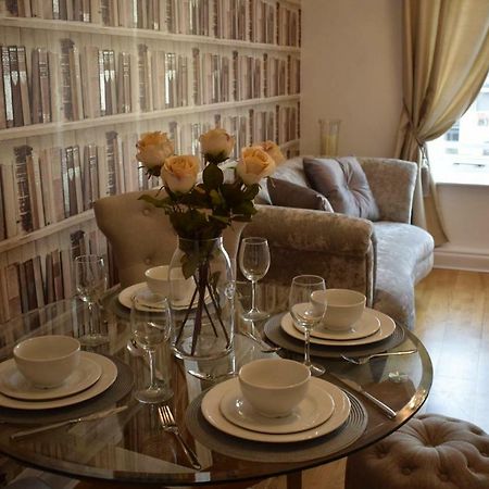 Luxury 2 Bed Apartment Вітні Екстер'єр фото