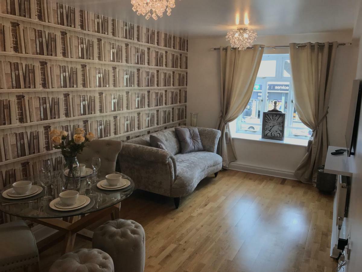 Luxury 2 Bed Apartment Вітні Екстер'єр фото