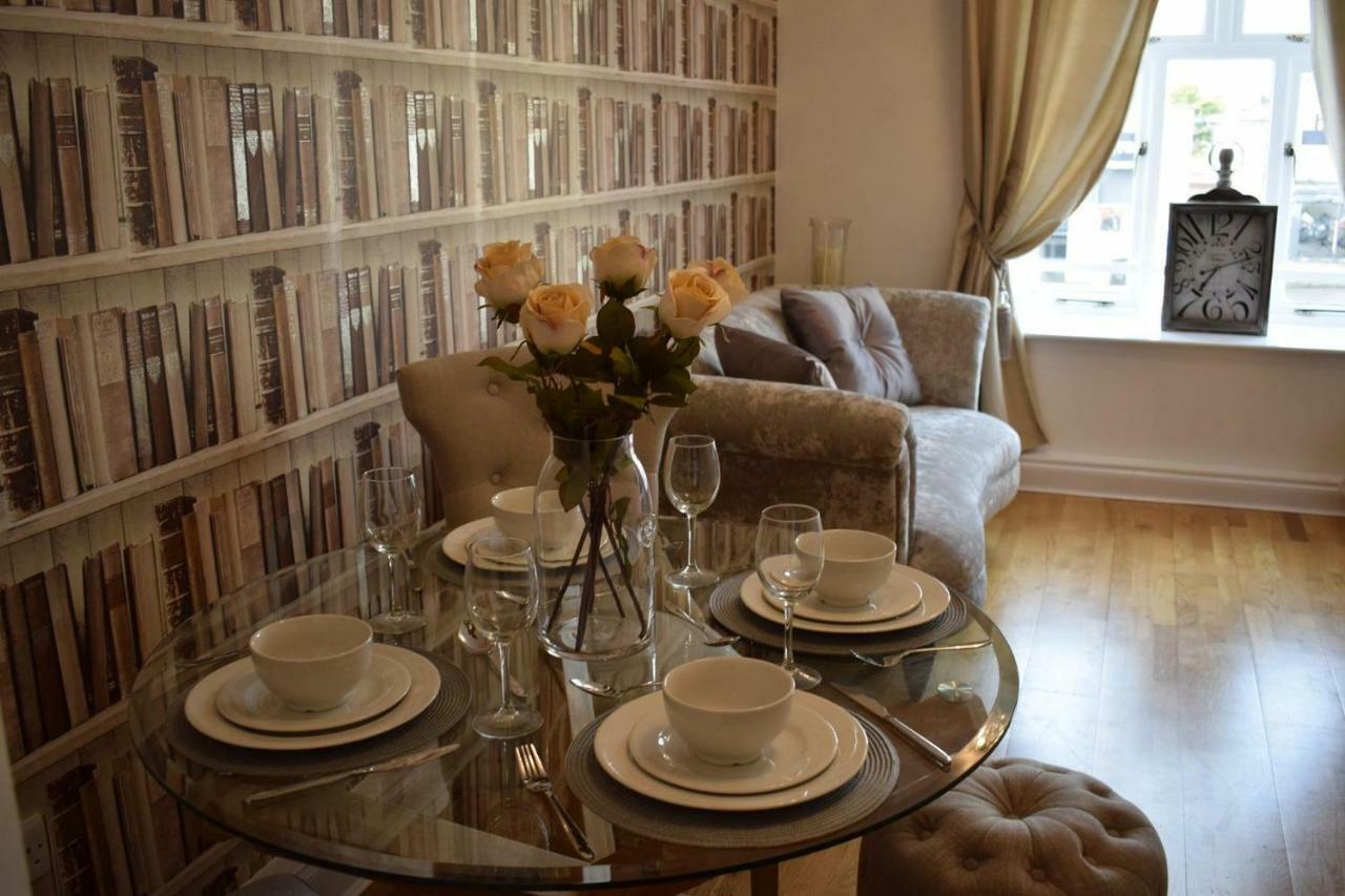 Luxury 2 Bed Apartment Вітні Екстер'єр фото