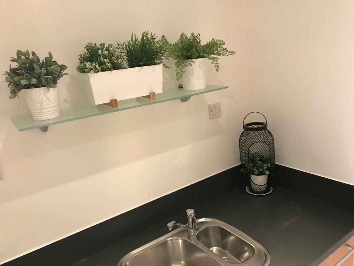 Luxury 2 Bed Apartment Вітні Екстер'єр фото