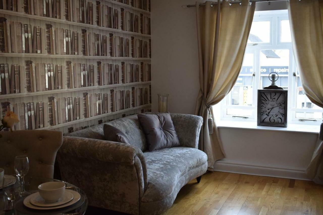 Luxury 2 Bed Apartment Вітні Екстер'єр фото