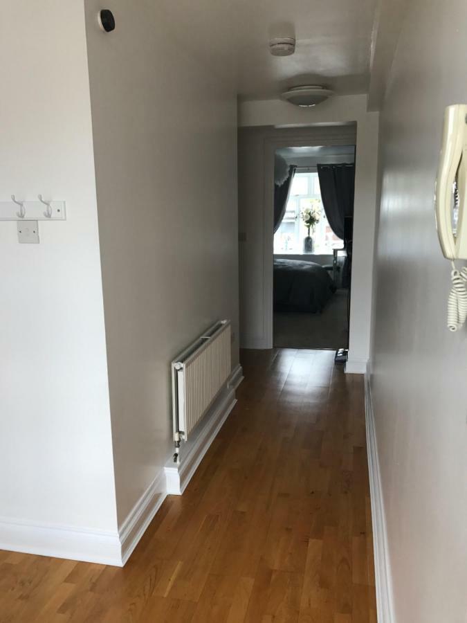 Luxury 2 Bed Apartment Вітні Екстер'єр фото