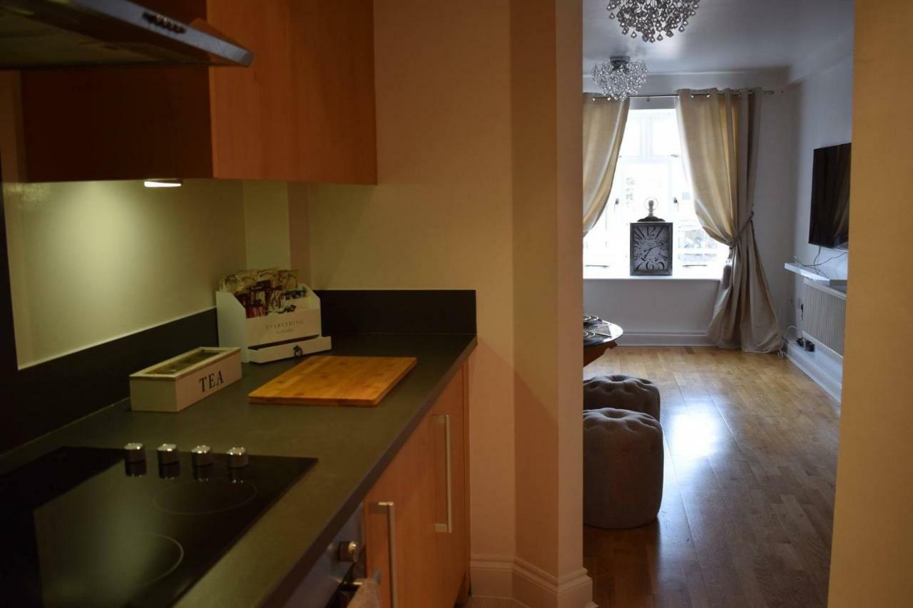 Luxury 2 Bed Apartment Вітні Екстер'єр фото